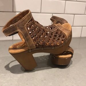Sbicca leather woven platform sandals